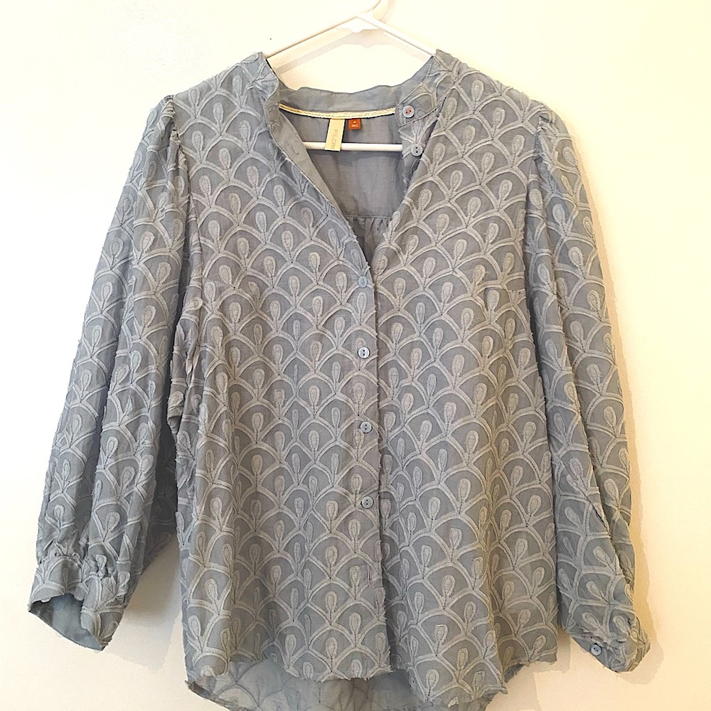 Anthropologie Bella Femme Button-Down. Size Medium.